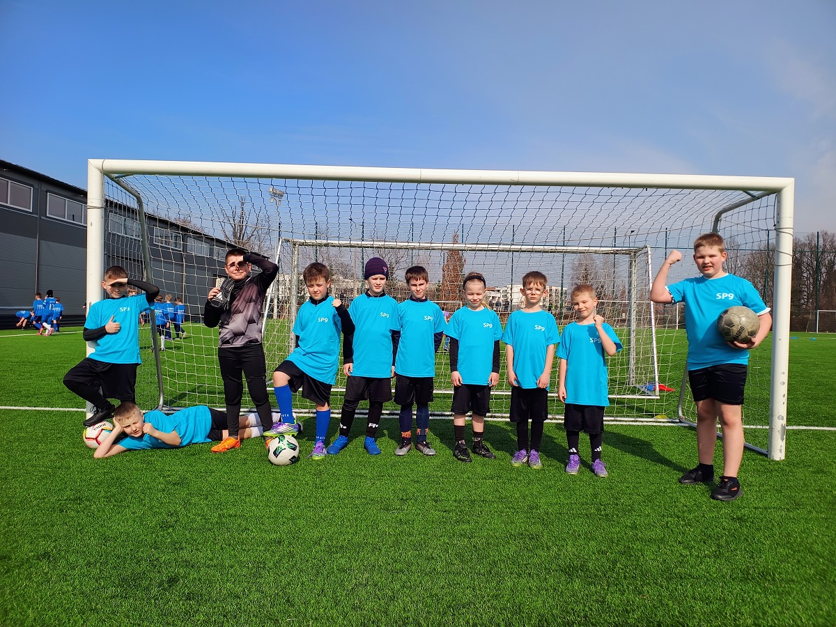 Drużyna SP9 na boisku