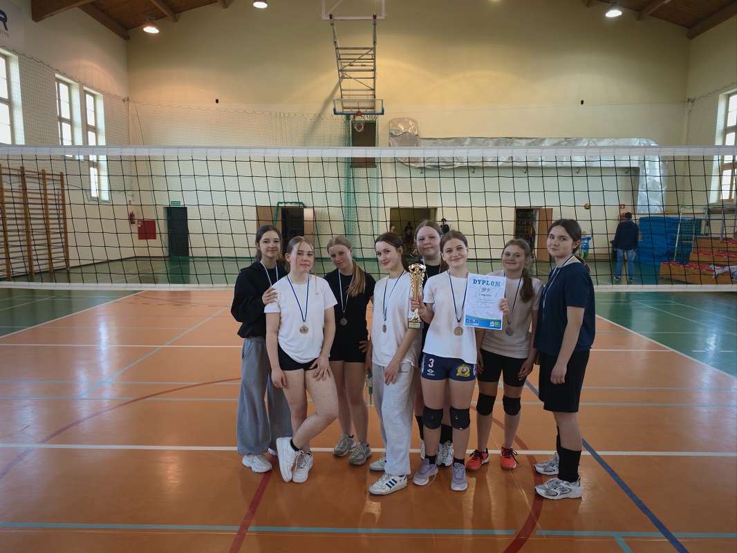 Siatkarki z SP9 w hali sportowej