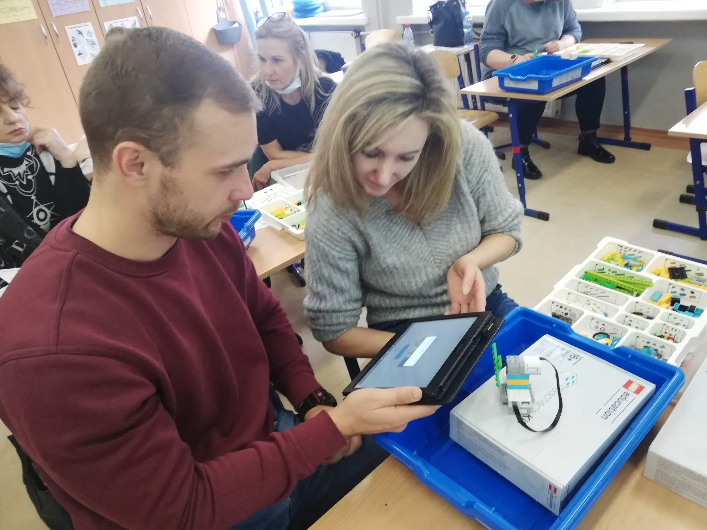 nauczyciele na szkoleniu