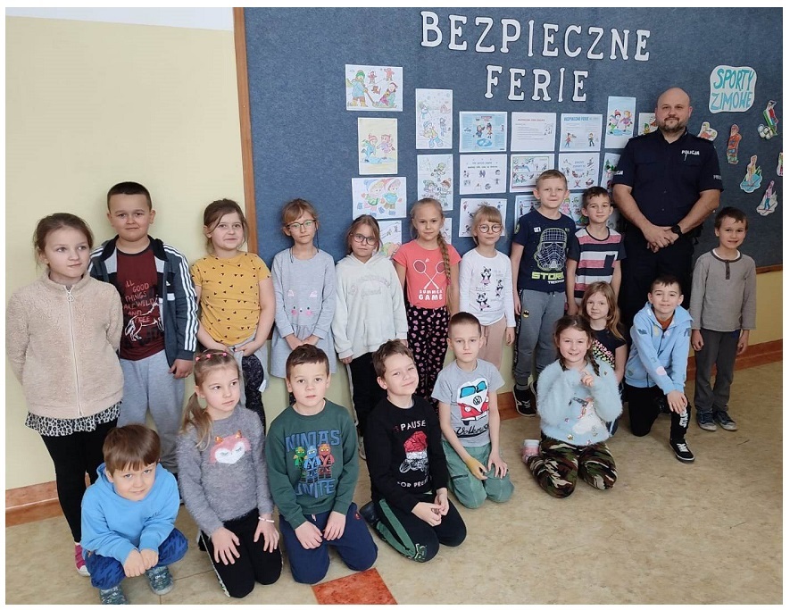 uczniowie klasy pierwszej