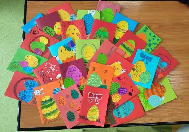 kartki świąteczne wykonane przez uczniów