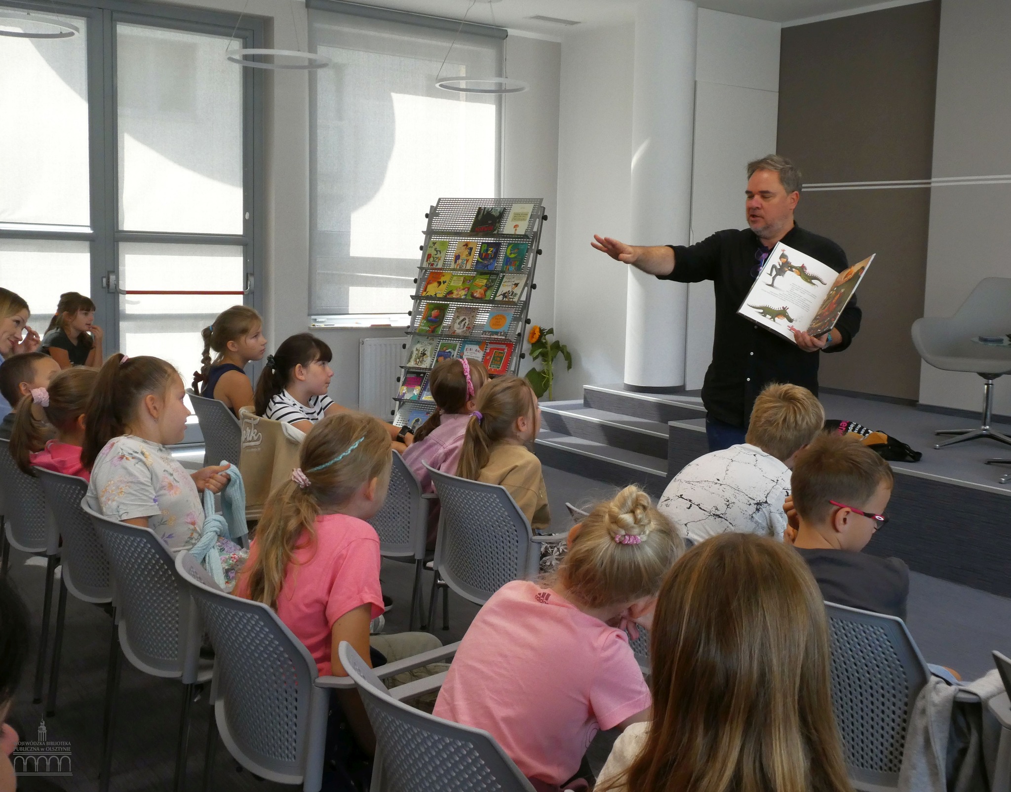 Uczniowie SP9 na spotkaniu autorskim z pisarzem Grzegorzem Kasdepke