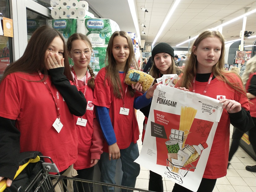 wolontariusze podczas zbiórki