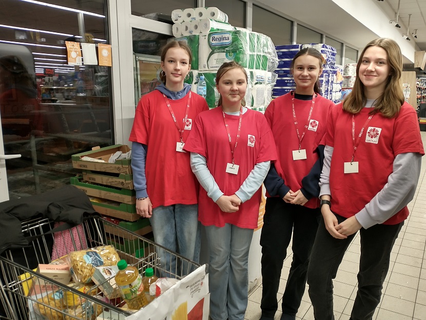 wolontariusze podczas zbiórki